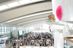 那覇空港の人混み